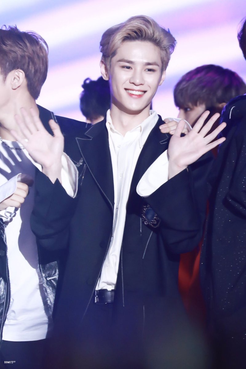 RandomAK1's tweet image. The disrespect #Nct #Kun