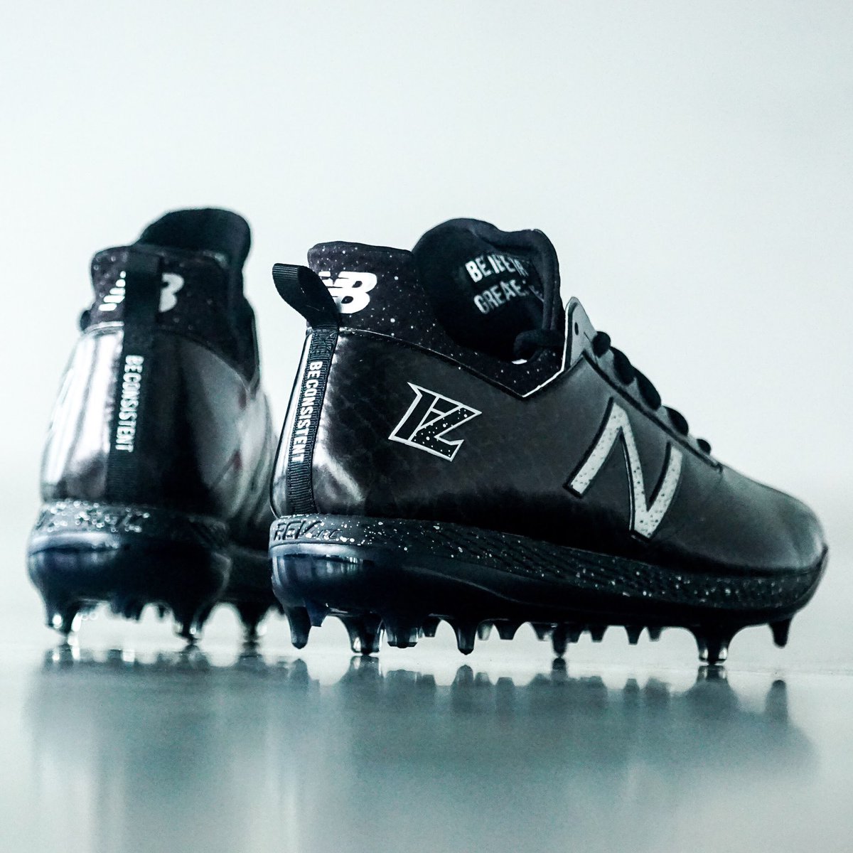 new balance blackout baseball cleats