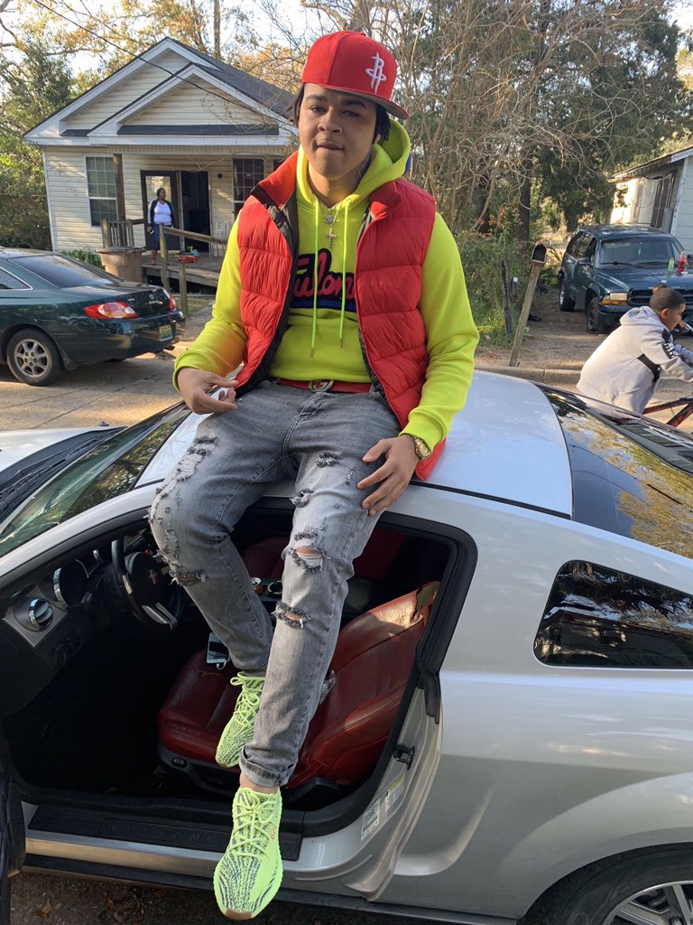 BlrColby's tweet photo. How tf ima go broke the plugged know me in the hood bitch I’m balling like I’m Kobe good everywhere like 12 but Ian the police 🖕🏽👮🏼♂️
#RipHot🔥 @DezMaupin https://t.co/06jMr2ts1l