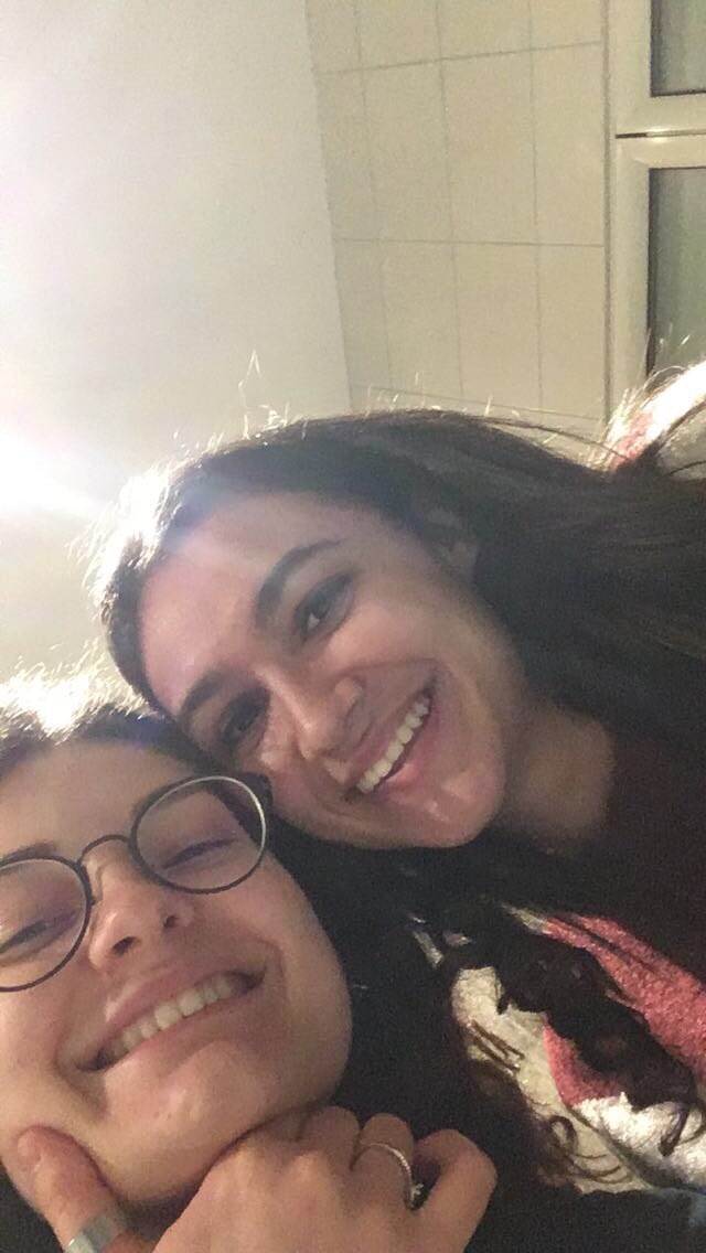 estelstl's tweet photo. JE SUIS AVEC ANAÏS AYAYAYAYA APRÈS 3 ANS 😭😭 https://t.co/45TxbELySp