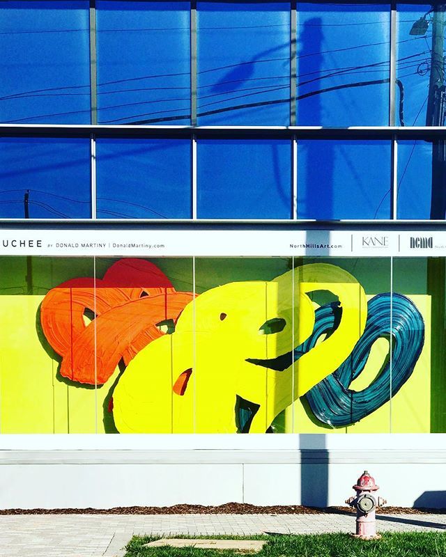 raleighwhatsup's tweet photo. | ART | New installation on six forks by artist @donaldmartiny | @kanerealtygroup @visitnorthhills @ncartmuseum
#uchee #donaldmartiny #raleighart #northhillsartbox #northhillsart #makeraleighcolorful #ncmagram #contemporaryart #urbanart https://t.co/53Em4ydUeJ https://t.co/mipdSZvJpV