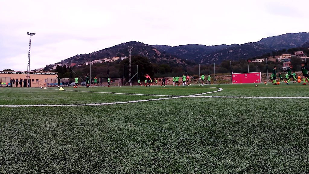 kmiNogueira's tweet photo. Quiero seguir aprendiendo, quiero seguir creciendo, quiero seguir sintiendo estos nervios como el primer día ⚽️ #dynamostars
.
Campus Nadal 2018 🎄
@dynamo_stars https://t.co/3gCqt5GOGU