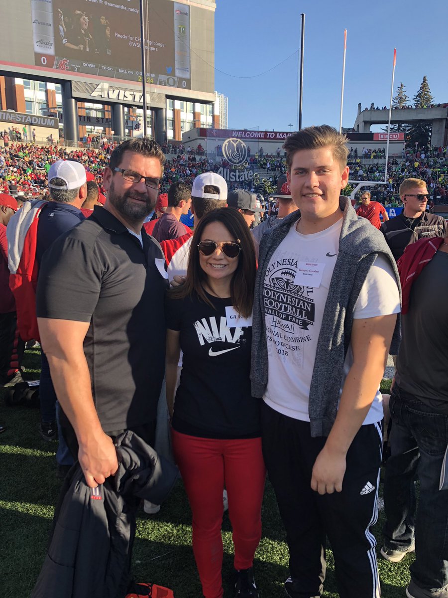 DempsyGoodro's tweet photo. A big highlight of 2018! Thank You @WSUCougFB and Good Luck @valeroalamobowl Go Cougs! https://t.co/gBQeZ0NrYU