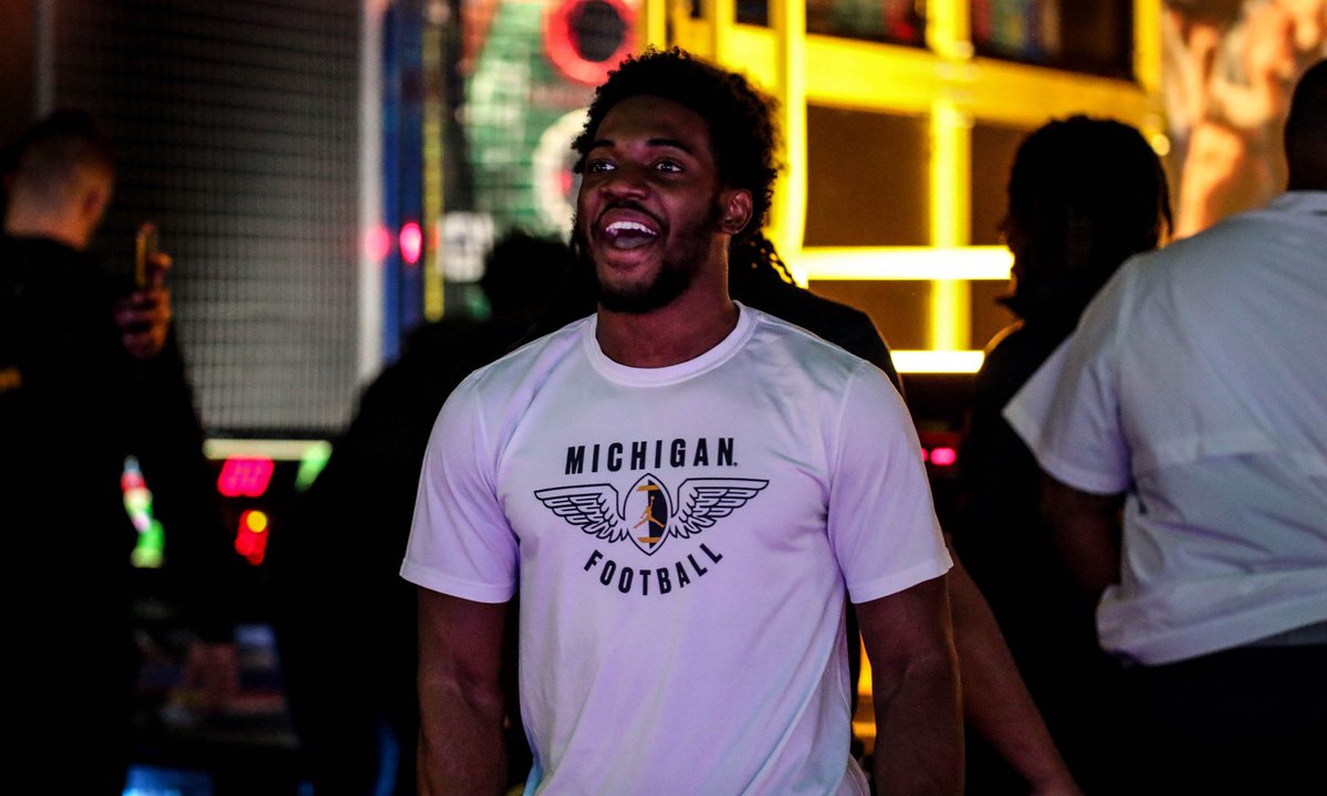 EvanPetzold's tweet photo. Michigan's David Long, Lavert Hill to make NFL decision after Peach Bowl
Long: "I’m just trying to keep my focus on the game, and I’ll probably decide sometime afterward."
https://t.co/k3tP0lburZ https://t.co/k2cp3Y0hoQ