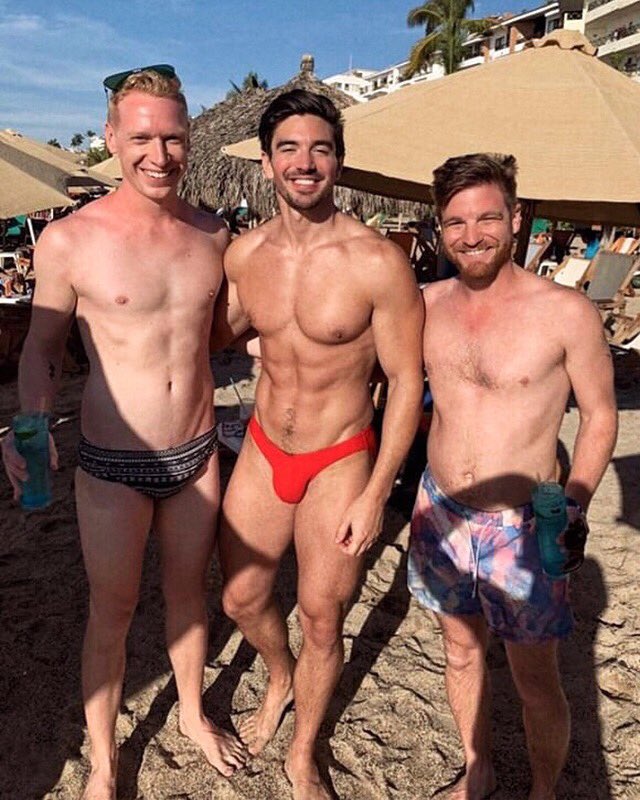 SteveGrandMusic's tweet photo. I have 2 more shows THIS WEEK in #puertovallarta!! TOMORROW 7:30, & FRIDAY 7:30!
I’ll be playing here through the end of January.
I perform the #redrooom at @act2entertainm1
Tickets at the door or at https://t.co/xGApvnCJ9G https://t.co/rBDfsG3grv