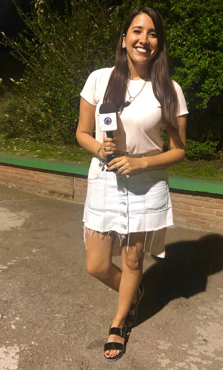 borges_erika's tweet photo. Notas y más notas de #Micarodriguez By #Dioslascríauy para #ColadosAlCamion por #Canal10 https://t.co/ZsZqjo2bWJ