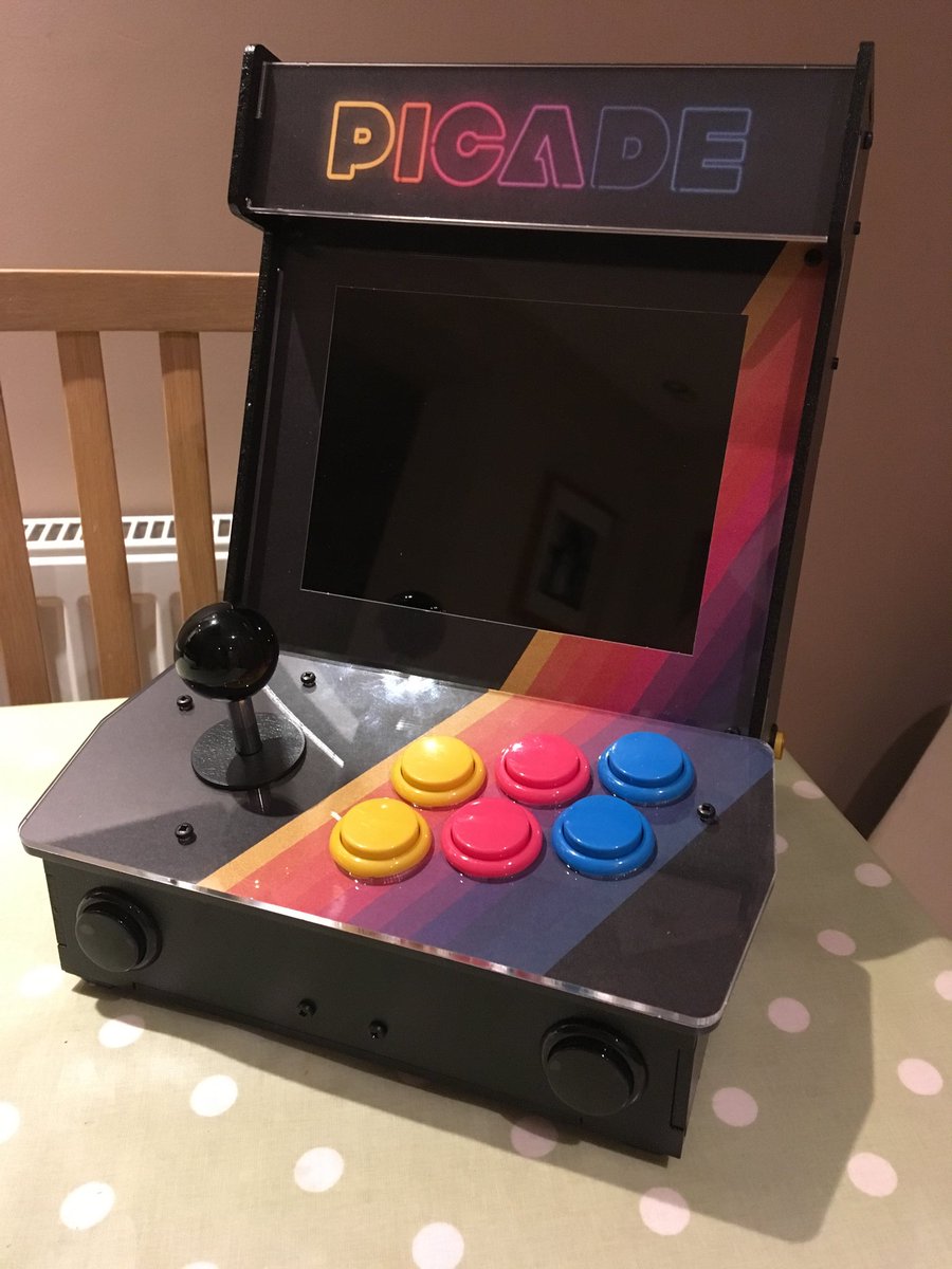 kerry_truman's tweet photo. and there it is.. in all itβs shiny, freshly built, sitting there waiting and ready to get up and running.. but guess who canβt find a USB keyboard..!? should have asked Santa for one of those too... #MakerFail #MakersHour #Picade @pimoroni https://t.co/QxAKXW6U6o
