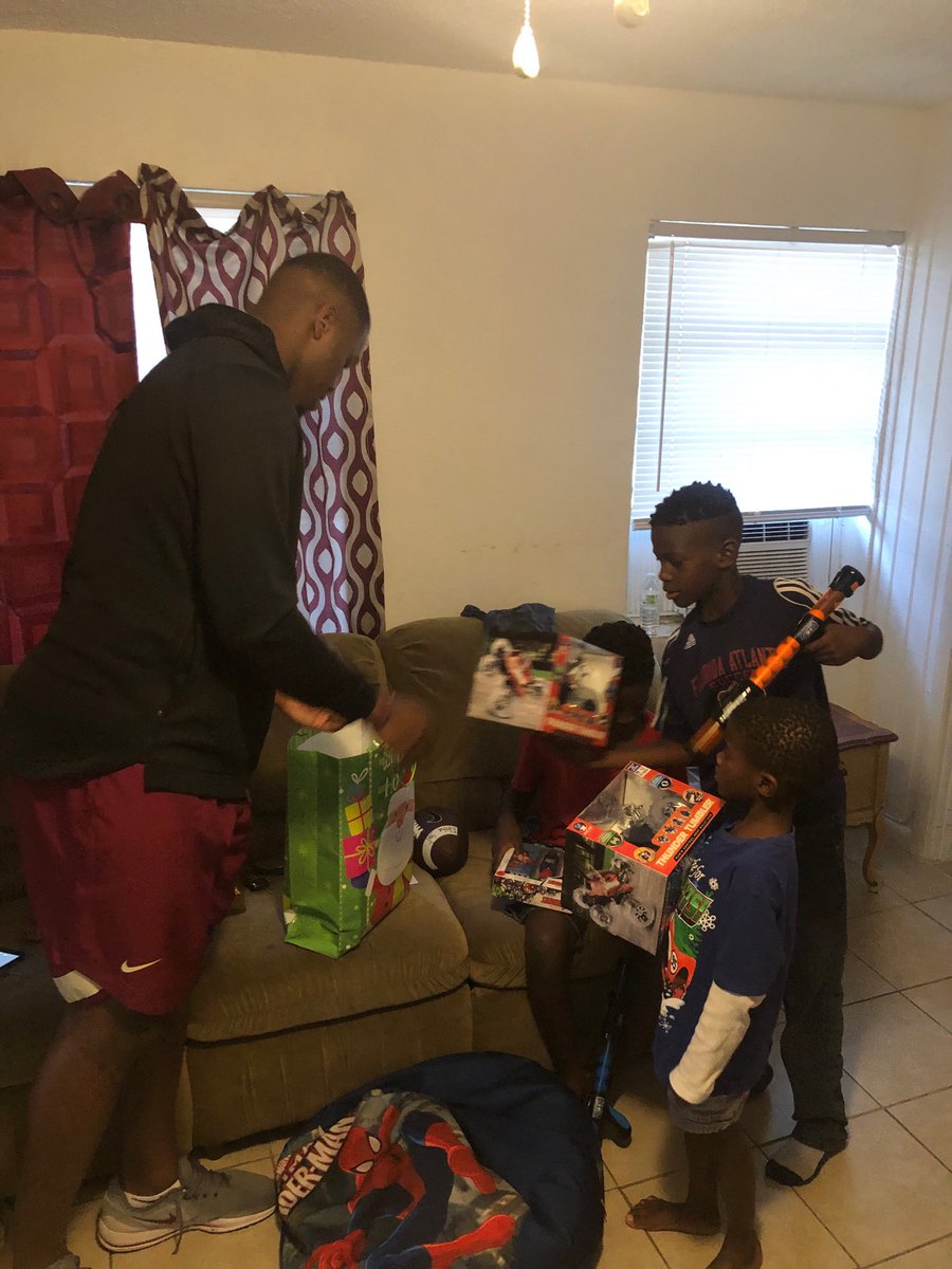 vgray86's tweet image. RaiQuan “Turk “ Gray showing some Love to The Gooden Family #1FSU🏀#kids thankful 🙏🏿🙏🏿