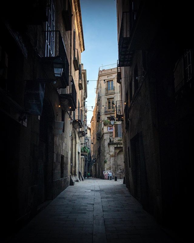 germanpalomares's tweet photo. Some of your most powerful gains are born in your moments of greatest contrast. 🌗
.
.
.
.
.
.
.
#Spain #IgersBCN #sonyalpha #magicdestinations #amazingplaces #travel #naturephotography
#Ig_Catalonia #architecturephotography #landscapephotography #e… https://t.co/bNRYvIjyiZ https://t.co/B4kcGsoi7d