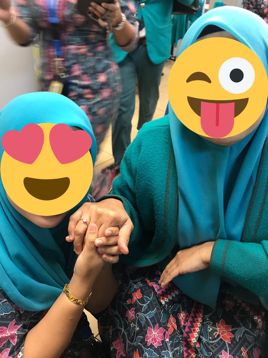 AizatRobin's tweet photo. Support minat bini niaga guys! Kembang hidung bini aku dpt jual sebentuk ni ha. Taknak beli takpe, tapi tlg RT supaya aku dpt buat bini aku happy. Tq 🥰

Mari tgk bini aku jual silver 925. Batu swarovski. Tahan air, pakai hari2 pun tahan lasak. Yang penting harga bawah rm100 ‼️ https://t.co/OymVPZ2ImO