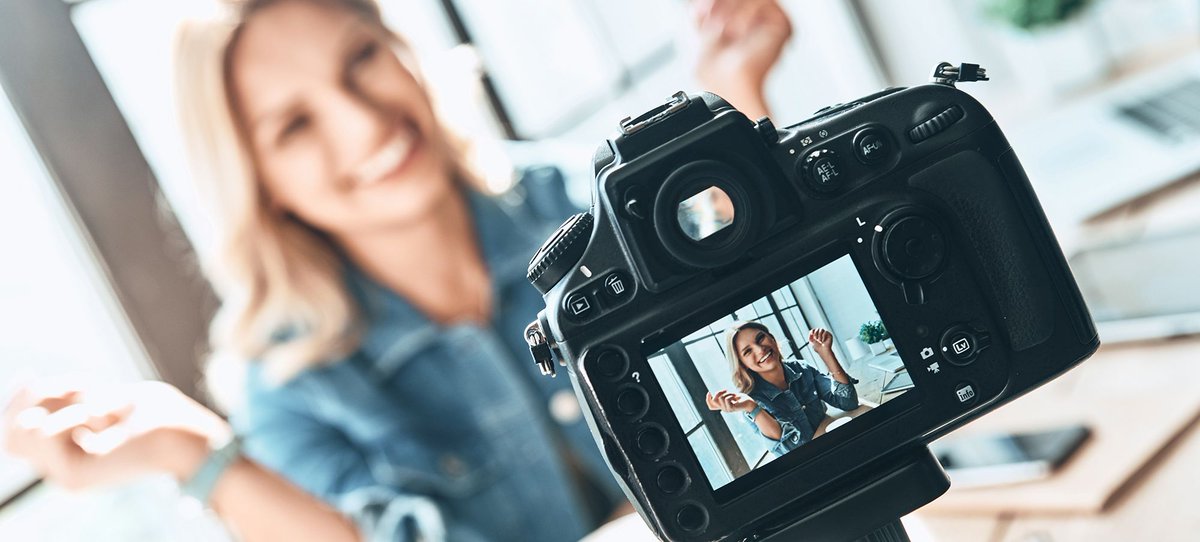 What is Influencer Marketing and Is It Effective? Learn about how you can use micro-influencer marketing to help build your brand online. ow.ly/YbEK30n6Q5n
 #influencermarketing #digitalmarketing #influencers