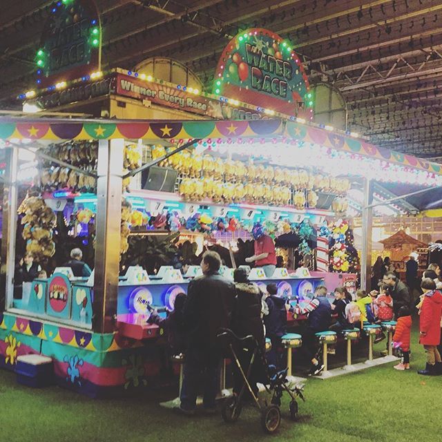 Santa is now enjoying some time off! He did leave some fun games behind! Come enjoy them at @glowlangley 🎄and of course come have some delicious Mac and Cheese 🧀#glowlangley #christmas #familyfun bit.ly/2GRjllw