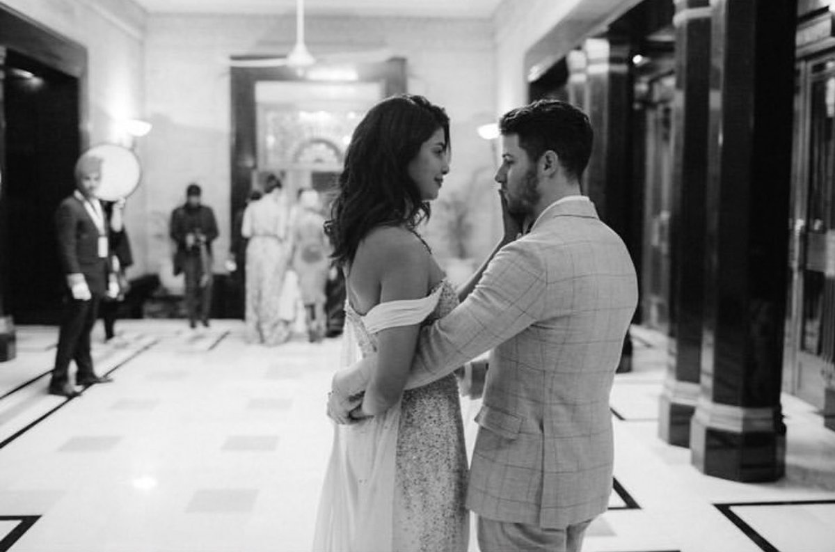 PriyankaDaily's tweet photo. More pics @priyankachopra @nickjonas https://t.co/D6O6XUfG8T