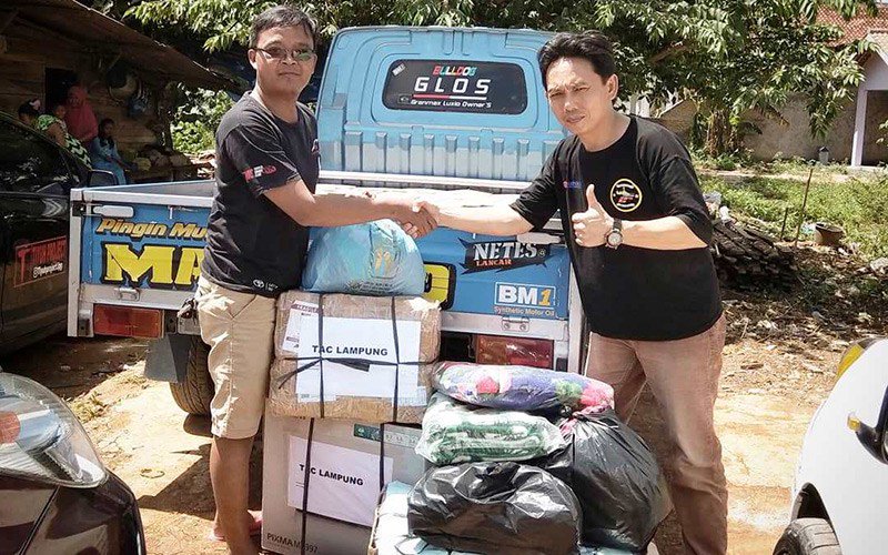 Forum Otomotif Lampung Berikan Bantuan Untuk Korban Bencana Tsunami bosmobil.com/forum-otomotif…