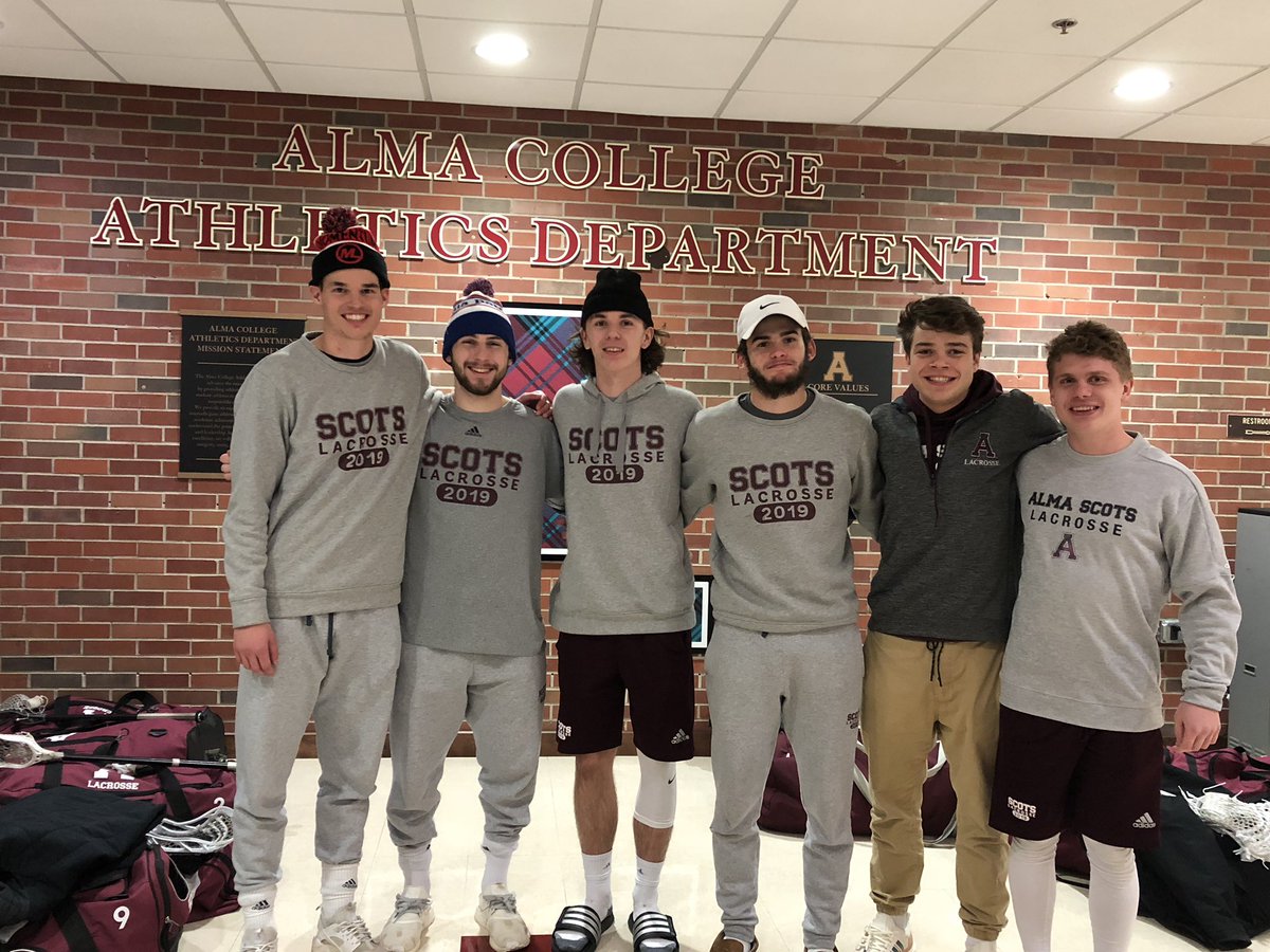 ConnorGillbert's tweet photo. Happy birthday little brother Tom! It was a wild semester big dog gonna miss ya :’( #thirdfloormitchell https://t.co/ED8GJ59vXl