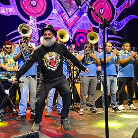 Se viene año nueeeeeevo!!!! Últimas entradas en <a href="/puntoticket/">Punto Ticket</a> UN AÑO MÁS! <a href="/chicotrujillo/">chicotrujillo</a> <a href="/bandaguachupe/">Guachupé</a> @movistararena <a href="/Lacombotortuga/">La Combo Tortuga</a> <a href="/SonoraTommyRey/">La Sonora Tommy Rey</a> @rogelio_cucarro <a href="/elbloque8/">El Bloque Ocho</a> @movistararena