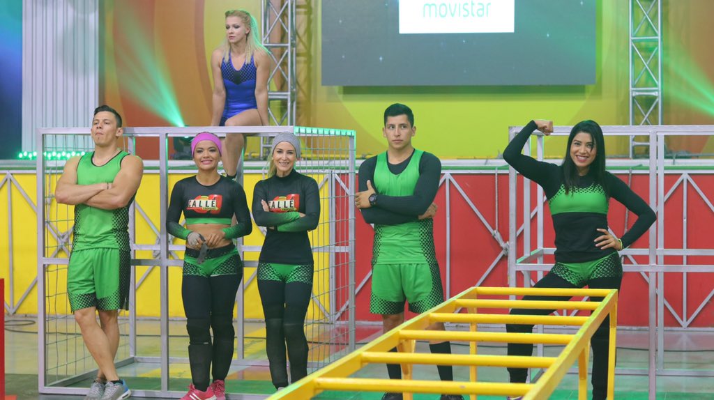 ¡Bienvenidos a una noche de semifinal en #Calle7ElSalvador! 
¿A cual competidor apoyas?