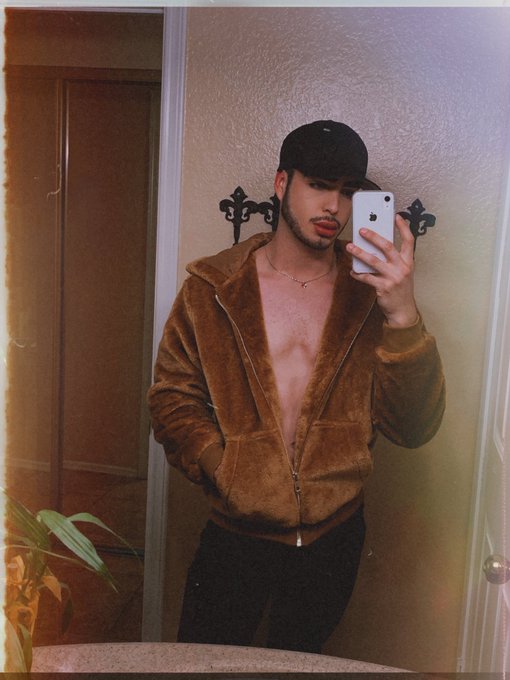 Watch Elmer.'s leaked NSFW photo on TwXstars