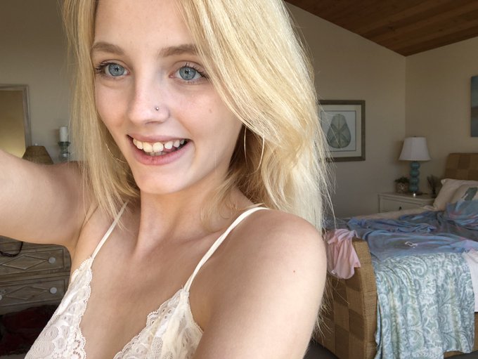 A couple more photos taken by myself yesterday! I love these so much! Who else agrees? 💕😘😊 https://t<a href="/tag/newprofilepic"class="tags"><span>#newprofilepic</span></a>