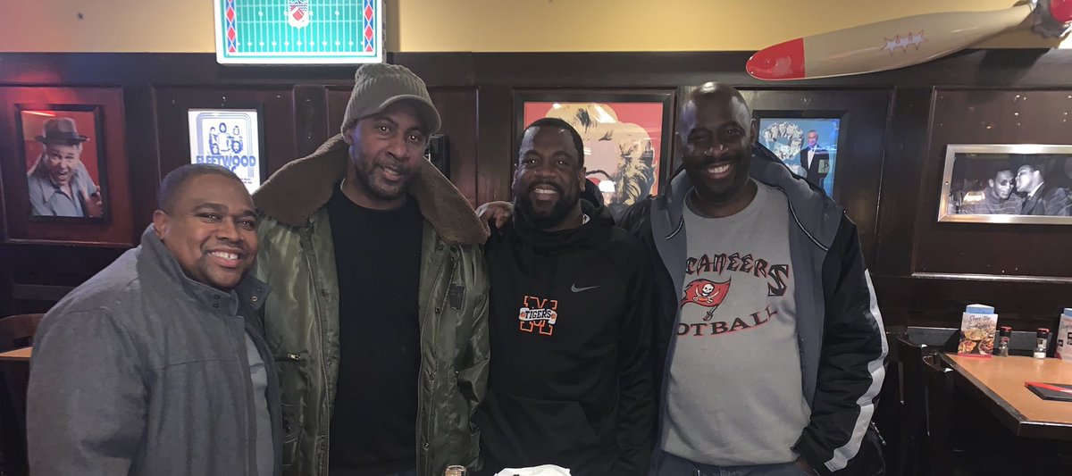 CoachCarver_'s tweet photo. Dinner with my friends/brothers in memory of our brother Dion Ski Bridgers! PrimeTime we miss and love you dude and you will always have a place in each one of our hearts! Til we meet again! #LL #Brothers #MVPFamily #Peace #King #RIPDION ##SSips #MissedTheBoat https://t.co/BJu3jCOejz