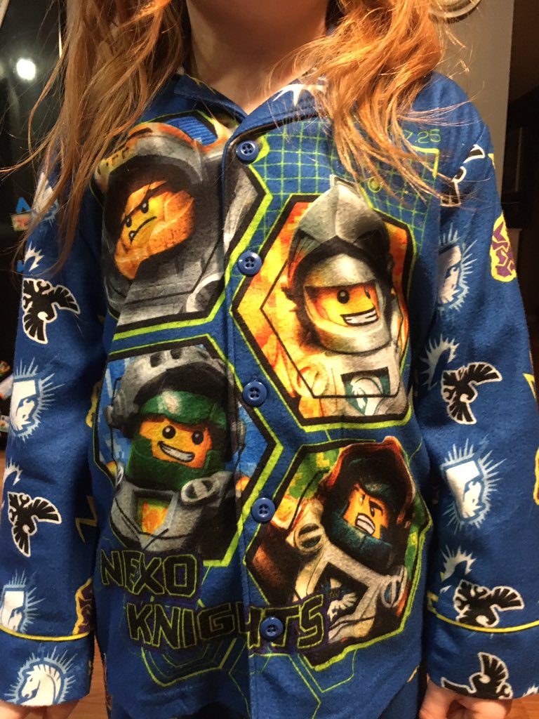 fireheart____'s tweet image. @LEGO_Group My daughter received these as a Christmas gift. Right after she put them on she asked, “Where’s Macy?” Please stop erasing female characters! @letclothesbe @LetToysBeToys #everydaysexism #wheresmacy