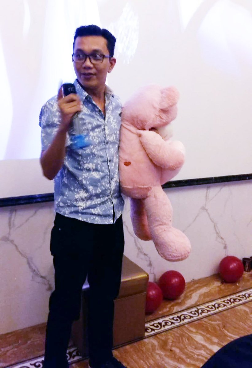 TomHollywood5's tweet photo. Company Christmas Party. Nice day with our dear colleagues, thank you folks! Ah, I'm not in any one of these photos. https://t.co/09HxMgDPXI