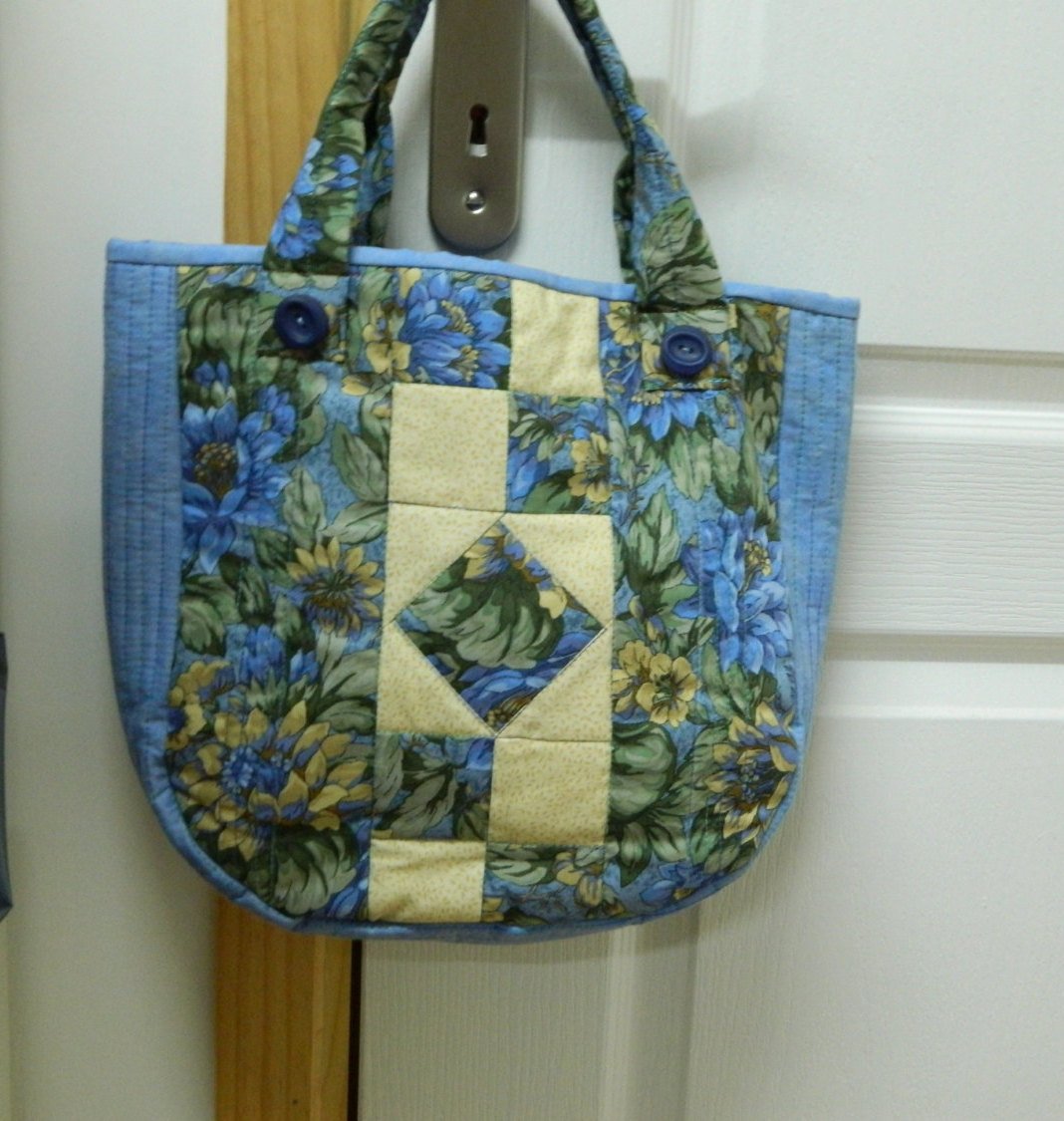 AlsCraftyCorner's tweet image. shopping bag, shopping tote, cotton shopping bag, tote bag cotton, knitting bag, tote bag, patchwork bag, quilted bag, shopper bag, crochet tuppu.net/4b25eec7 #Etsy #AlsCraftyCorner #PatchworkBag