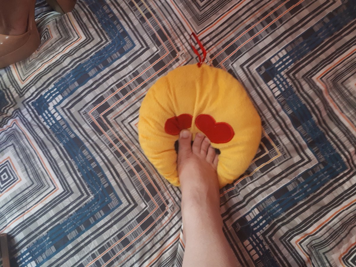 TinyFeetsies's tweet photo. Squishy squish! 😁

#feet #footfetısh #toes #pezinhos #podo #podolatria https://t.co/ihpswziqVi