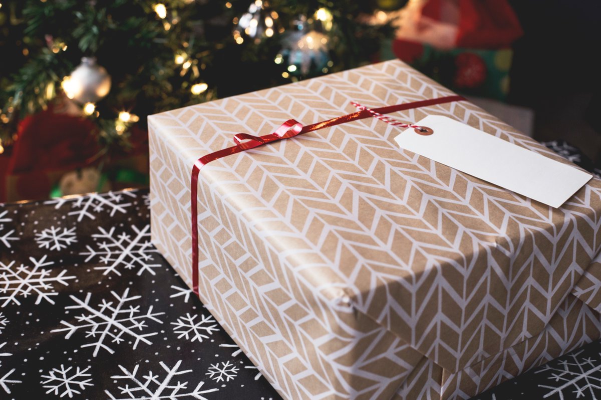 wpdentalcalgary's tweet photo. It’s Boxing Day and the holidays keep on going! Enjoy the fun times around your community and let the present keep on going! #boxingday #holiday #community https://t.co/LIUIcvqv2u