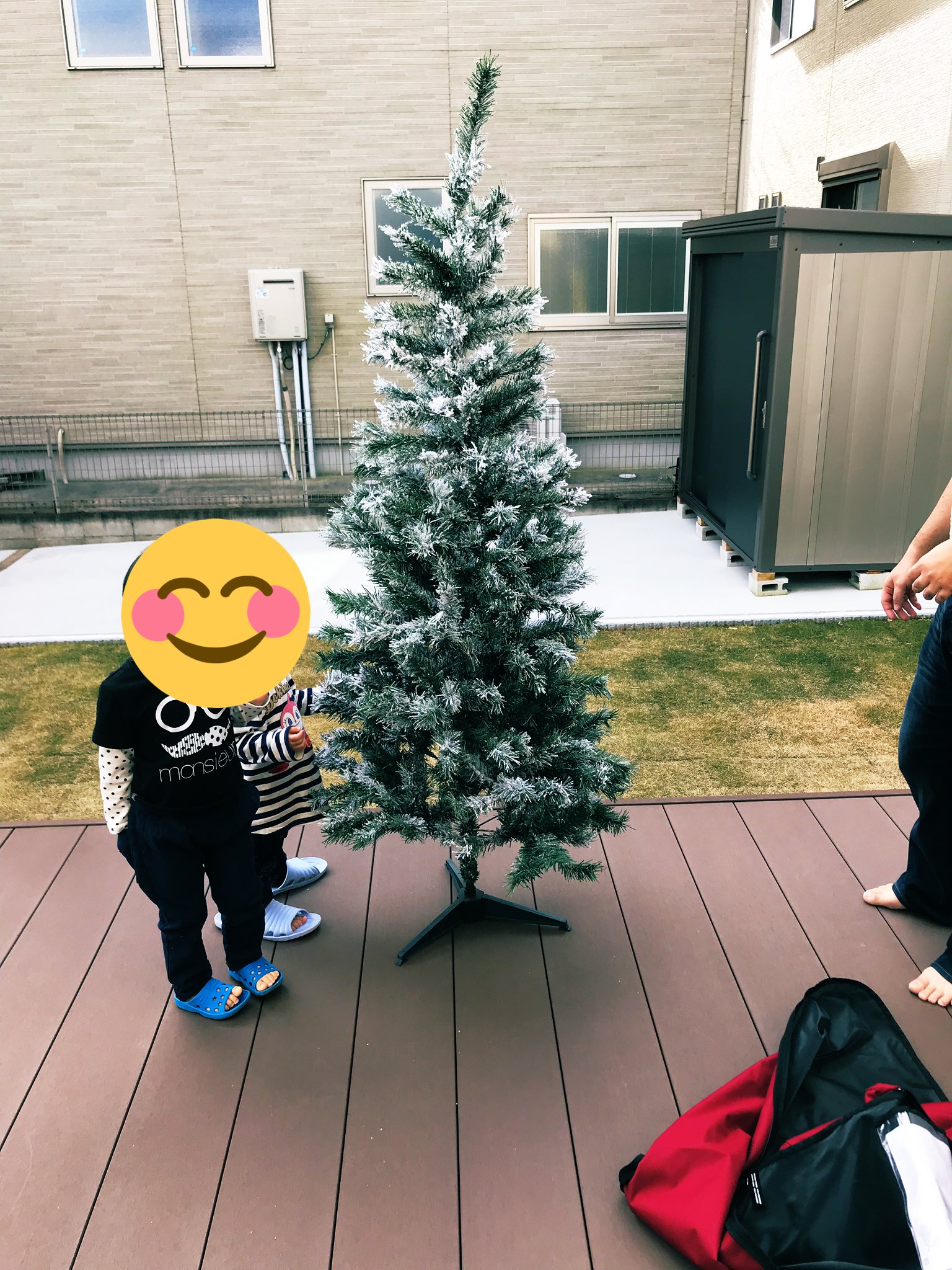 ぞぅ クリスマス終了なのでお片付け Costcoの140センチのクリスマスツリー収納ケース 180だと分割して収納 キャスター付きなので持ち運び簡単 しかし 殺人事件起こりそうな形状で笑った Sﾟ ﾟ S このケースがあって良かった オーナメントも全部