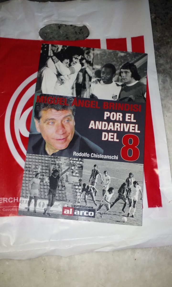 PabloDaclas's tweet photo. @ElAndarivel8 Extraordinario libro sobre Miguel Ángel Brindisi, la elegancia y exquisitez del fútbol✊⚽👏👏👏 https://t.co/tr0DJJx5Yt
