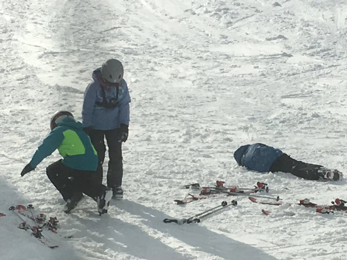 paulineho_pwc's tweet photo. What kids do in between skiing... Enjoying #restrefreshpwc with the family https://t.co/thzbJtZmIn