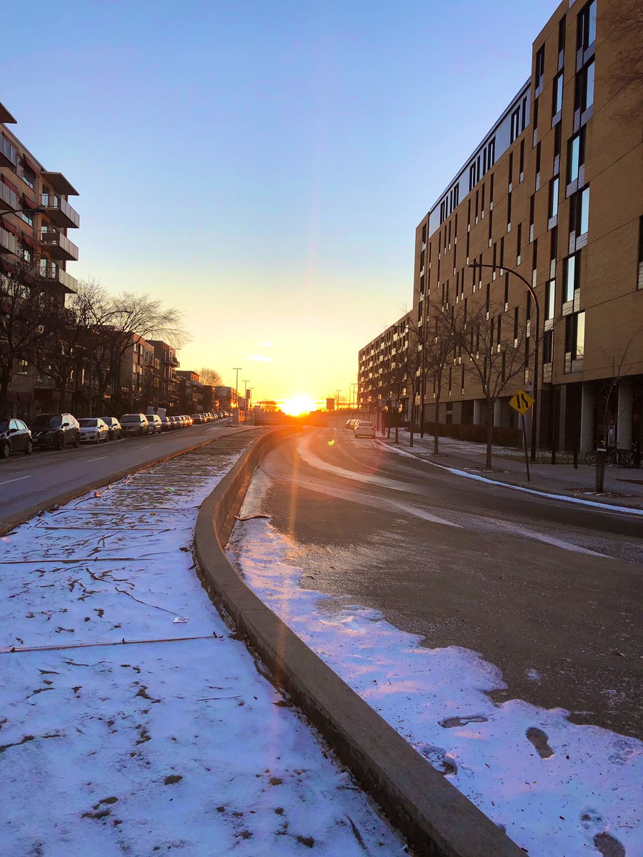 yassinadama71's tweet photo. Ma ville préférée  je l’adore the sunrise sur Rue Saint Hubert/ Rosemont MTL https://t.co/tUgeVmgRPv