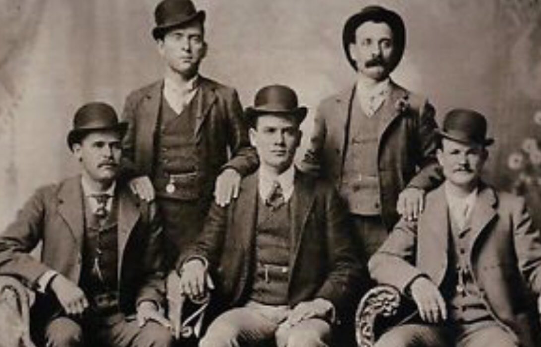 CanURobTheBank's tweet photo. Time for some real family bonding! Get locked together in our #EscapeRoom!! Choose from the Wild West Bank Robbery, “Yippee Ki Yay” Christmas Robbery or our Superhero Bank Escape. 

Holiday Week Prices just $26 per person only til December 31st!! https://t.co/q8bqXP0mwE