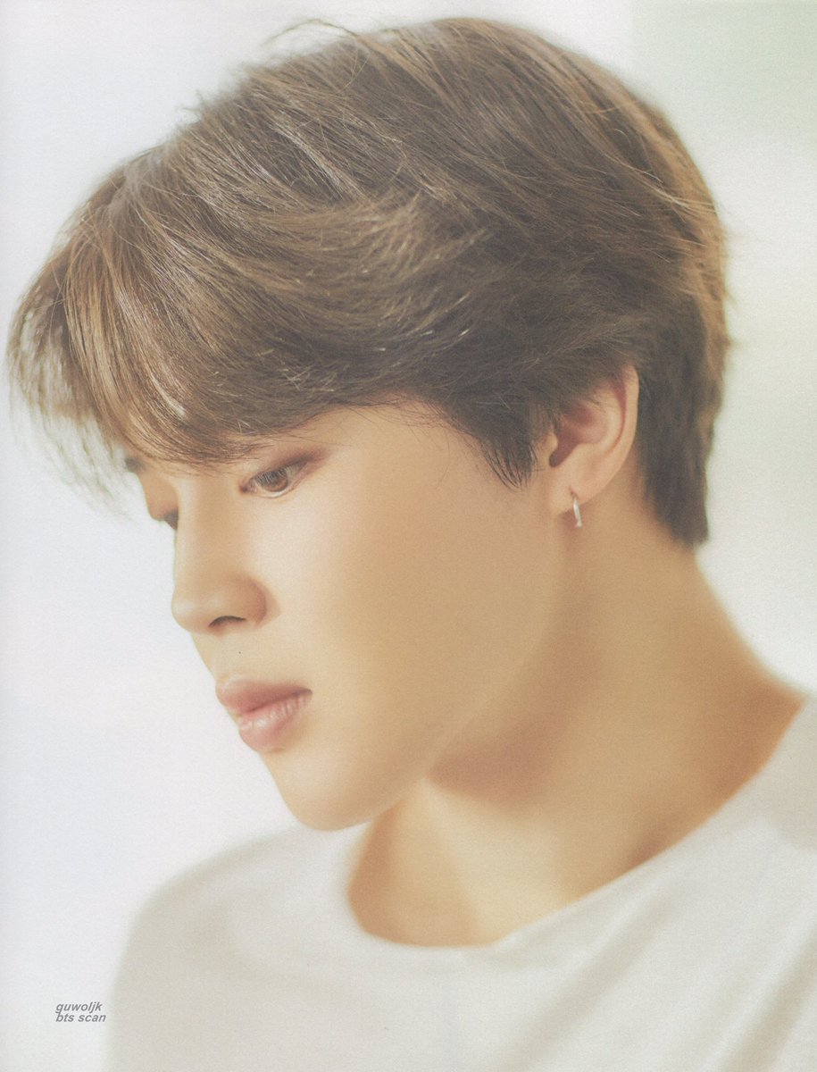 guwoljk's tweet photo. (SCAN) 
오,늘 전시회 도록 https://t.co/wezHi4ZeUV