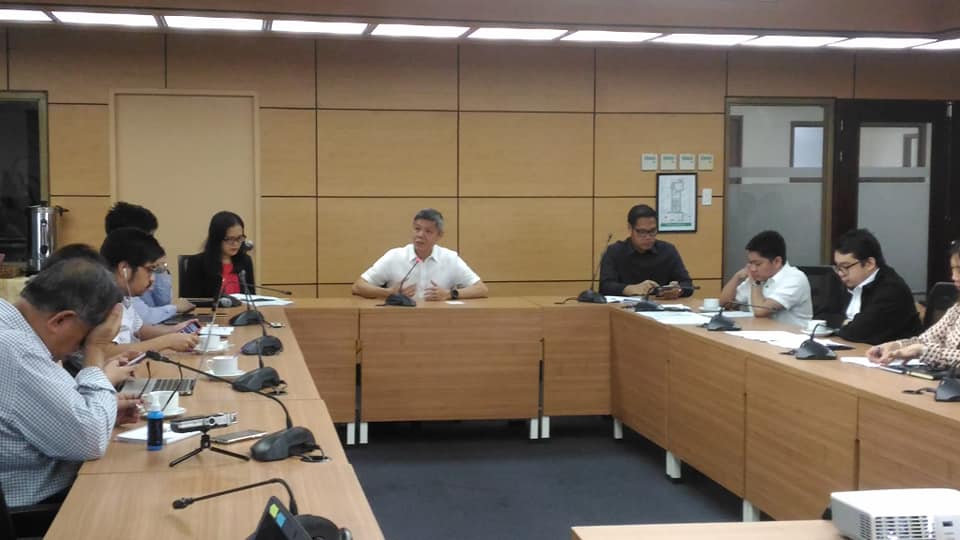 PPP_Ph's tweet photo. ICYMI: Year-end Press Conference of the PPP Center with Executive Director Ferdinand Pecson and officials who provide updates to the media on various national and local #PhPPPprojects #PhPPPProgram #BuildBuildBuild https://t.co/Vx2Gv1pIgY