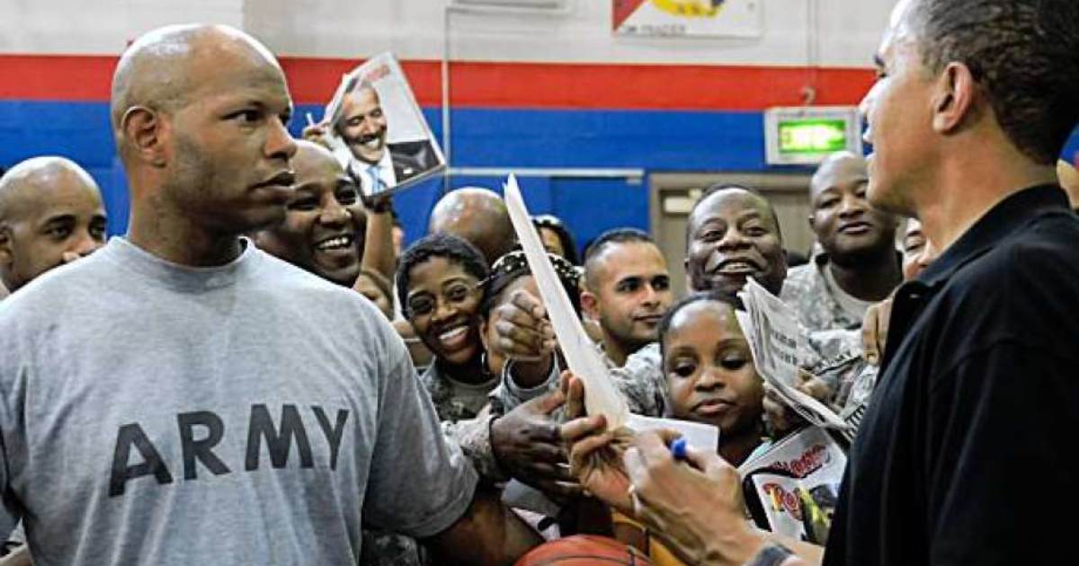 IsraelNewsLinks's tweet photo. FLASHBACK: Barack Obama Signs Obama Pictures for Troops in Afghanistan, Kuwait and at US Bases — MEDIA SAID NOTHING! https://t.co/zE2cJxXAyh via @GatewayPundit https://t.co/beI77vphrG