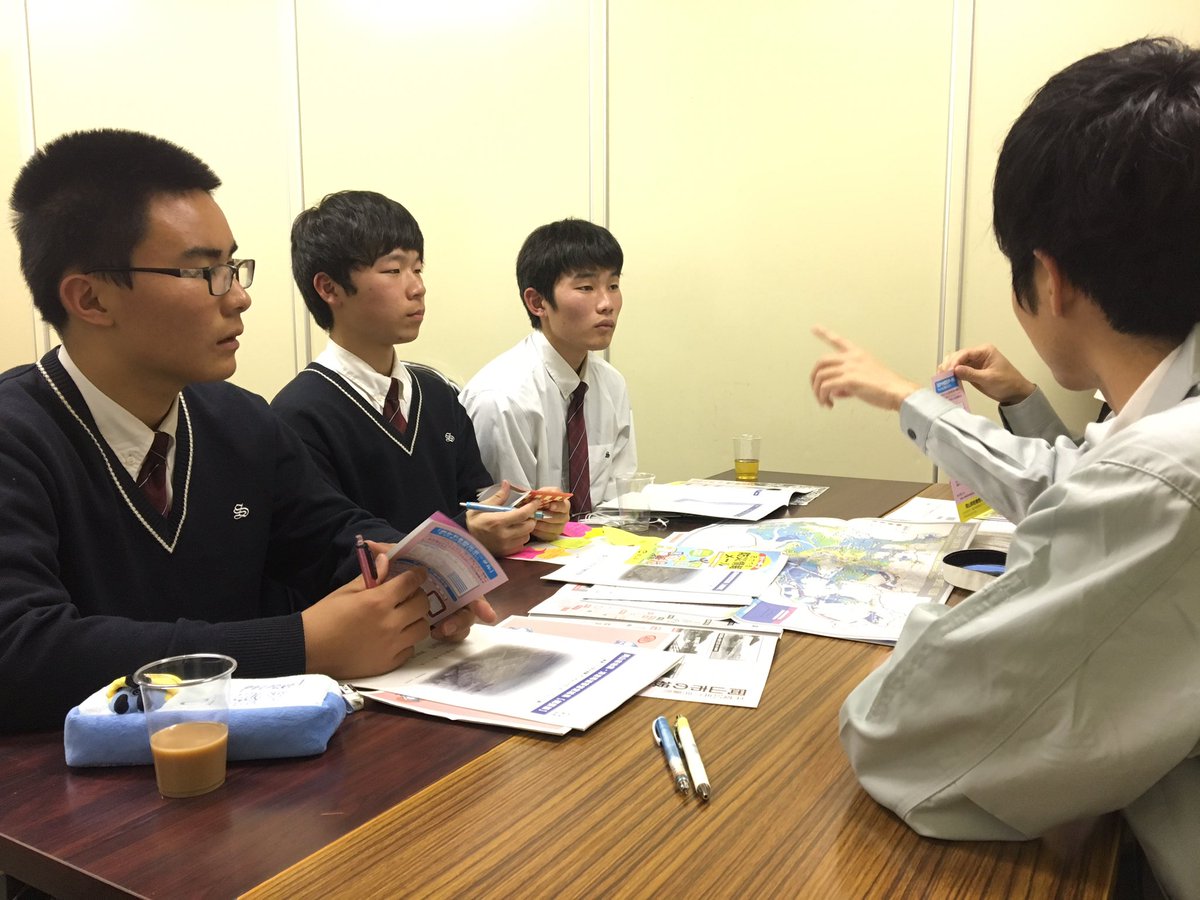haraken0814's tweet photo. 中高生と岡山市をつなぐ、wasaoレター作り冬の部2日目。
防災、待機児童の両チームのメンバーはそれぞれ市役所の担当の職員の方に取材にいきました!
#YouthCreate #岡山市 #wasaoレター https://t.co/SDSLYWcfTz