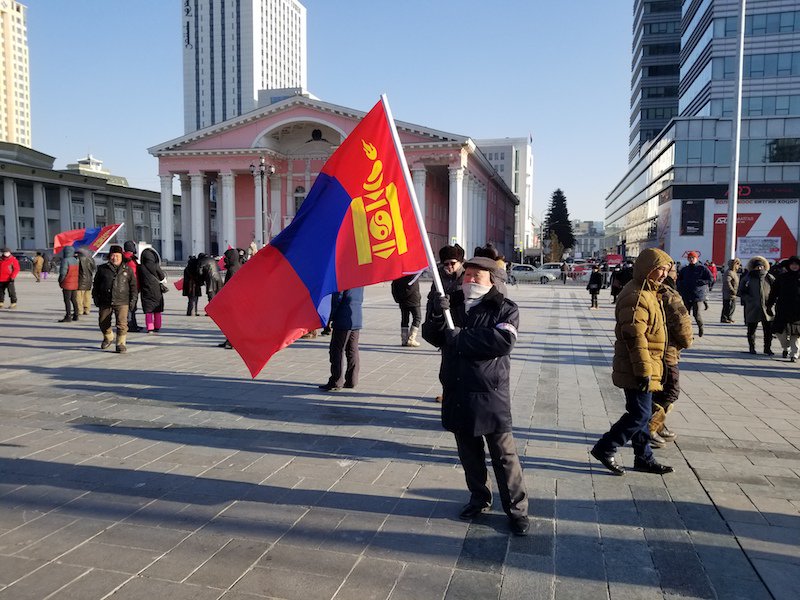 Happening now: Hundreds are gathered at Sukhbaatar Square in Ulaanbaatar, Mongolia calling for the resignation of Parliament Speaker Miyeegombyn Enkhbold over corruption allegations

📸: @TerrTogii