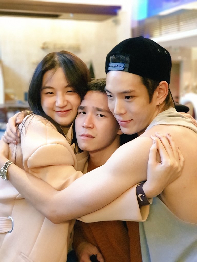 "พ่อแม่รังแกฉัน"
นำแสดงโดย
เจเจ ฮ่องกงบอย , ต้าเหนิง แหม่มหมวย
และ อัด ฮิปฮิป
#น้องพี่gdhสเตย์ไต้หวันที่รัก