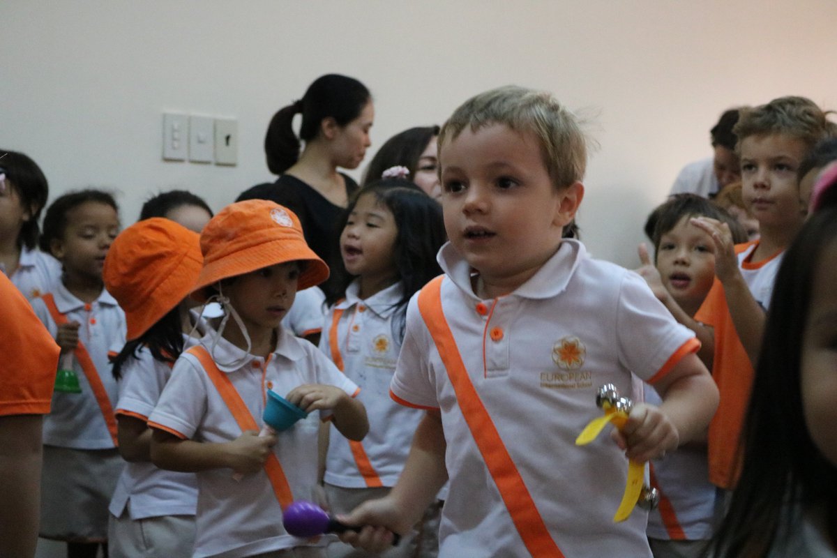 EISHCMC's tweet photo. Before the holiday, our Early Years students gathered and sang Christmas songs all together. 
#EIS #Earlyyears https://t.co/Yb1Aa7vZhG