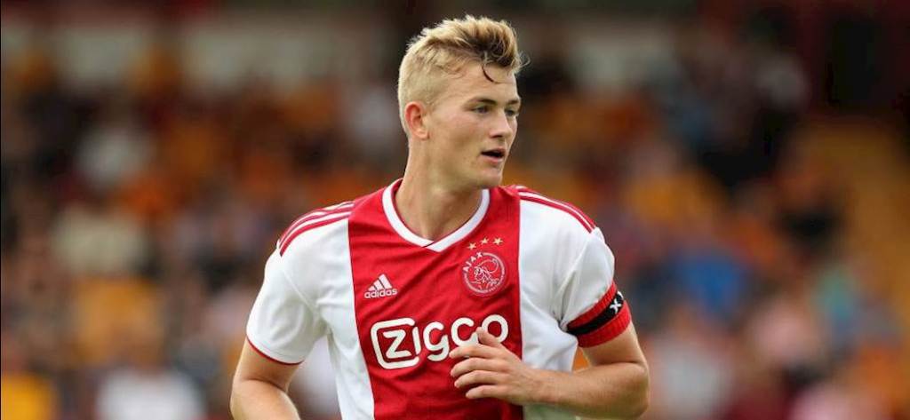 AngariBlog's tweet image. Calciomercato Juventus, il Barcellona si tira indietro per De Ligt: resta in corsa solo il Bayern Monaco angariblog.net/2018/12/27/cal…
