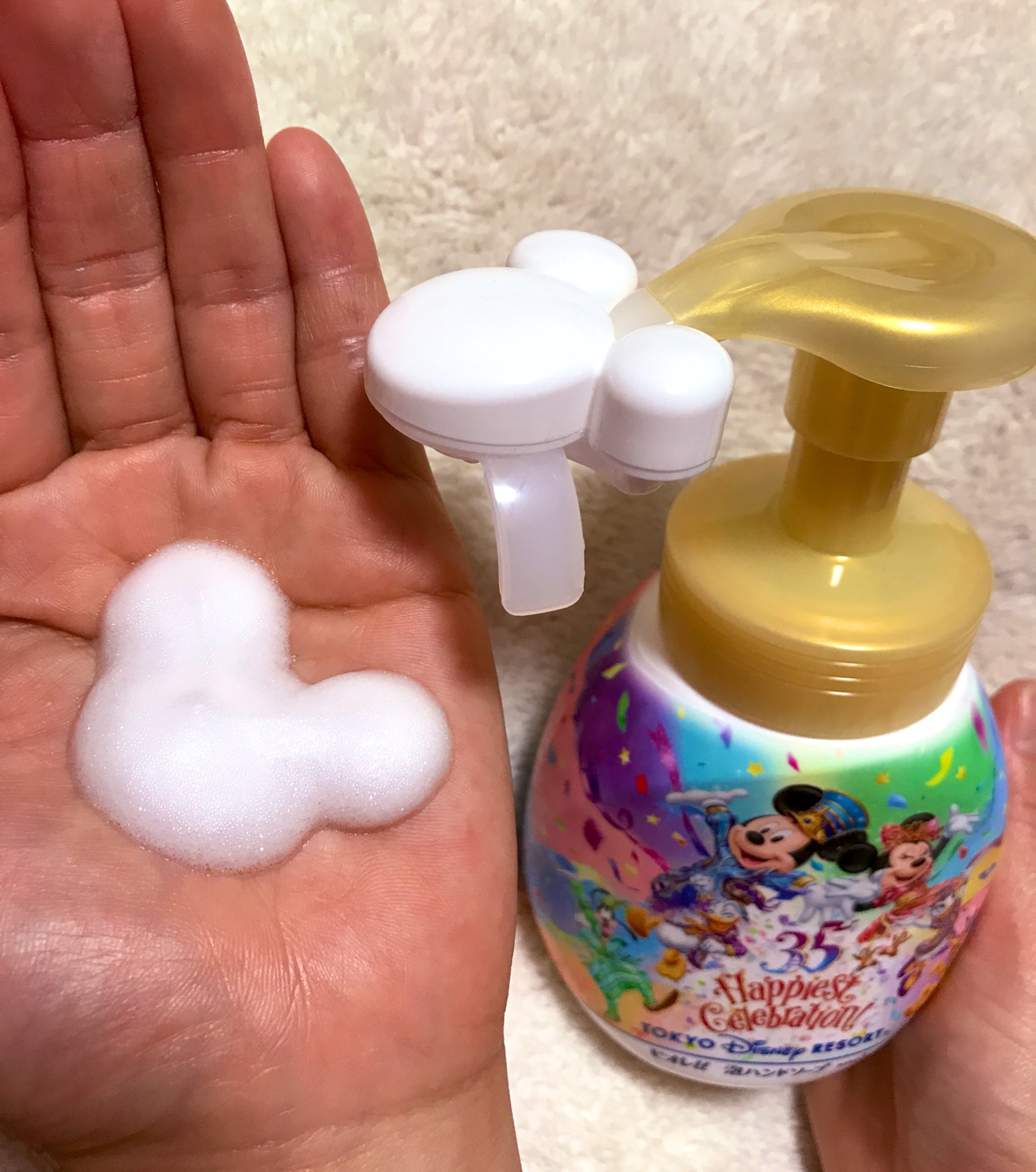 よこ 美容垢 ディズニーでの購入品 これお気に入りです 子どもみたいだけど 中身を使い終わってもビオレu泡ハンドソープつめかえ用でイケるって ノズルが壊れるまで永遠にミッキーが出てくる C Gt Lt つ ビオレu泡ハンド