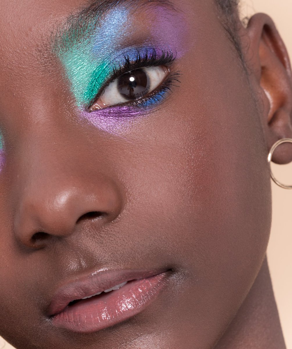 milkmakeup's tweet photo. @KherisPoppin of #FlexinInMyComplexion flexes on em πͺπ½ in:
π#blurfoundation in Mocha
π#flexconcealer in Warm Deep
π#eyepigment in Sesh + Rave + Mermaid Parade
π§‘#facegloss
Peep the link for her full makeup tutorial ππ½ https://t.co/9A8Mw2WoNl https://t.co/kxIyJqsQ3o