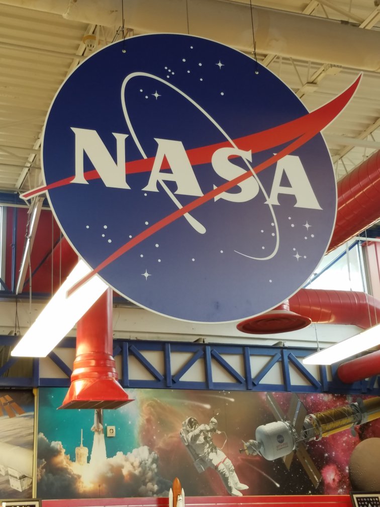 Talking1Planets's tweet photo. The U.S. Space and Rocket Center in Huntsville is selling #JadaScott's book "Talking Planets." Check out the creative set-up in their gift shop. #NASA #RocketCenter #TalkingPlanets #Book #Space #Astronomy @Tennessean https://t.co/1Zbh7nHazI https://t.co/6KoWr2CXAn