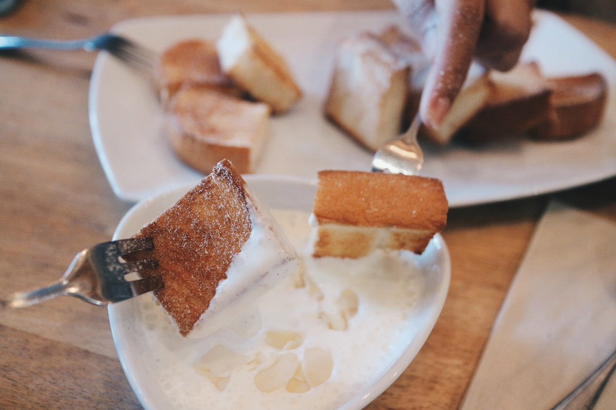 imsophee's tweet photo. Vacation time cafe' ร้านกาแฟน่ารักมากถ่ายรูปได้ทุกมุมเลย นี่สั่งToast with Fondueมากินกับกาแฟคือดีมาก กาแฟเข้มข้นดีอะชอบกินเสดไปเล่นน้ำทะเลได้ทั้งวัน ไปไม่ถูกGoogle mapเลยจ้า @aroypidak  @wongnai @aroii #รีวิวชลบุรี #รีวิวสัตหีบ #รีวิวคาเฟ่ #อร่อยไปแดก #ไว้รีวิวห้ามขายของโว้ยยย https://t.co/VL648OLaa9