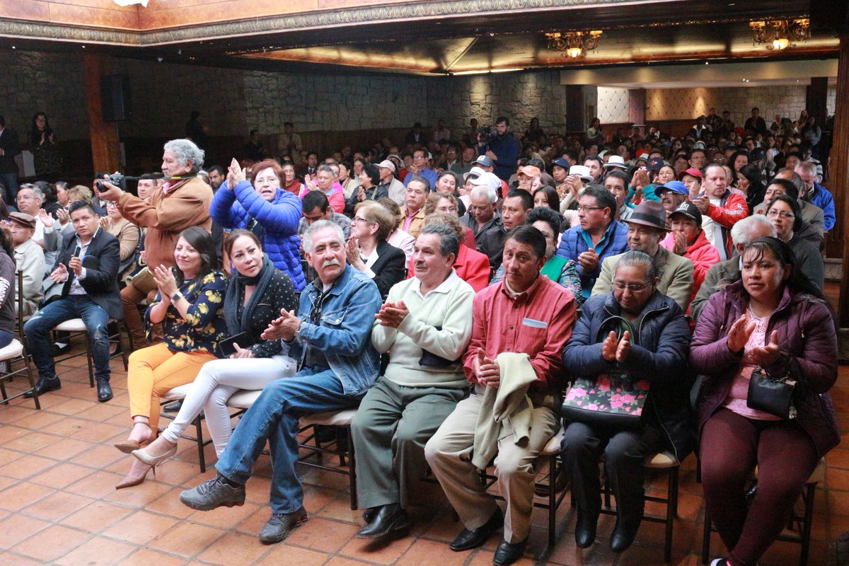 elcarrascoc's tweet photo. Este es el movimiento de la alegría y el optimismo. El compromiso es con la gente, somos un equipo que busca solucionar los problemas de #Cuenca. Juntos estamos construyendo propuestas por una ciudad segura, una ciudad de de trabajo y de emprendimiento. 😉 https://t.co/ZRPrf95OiS