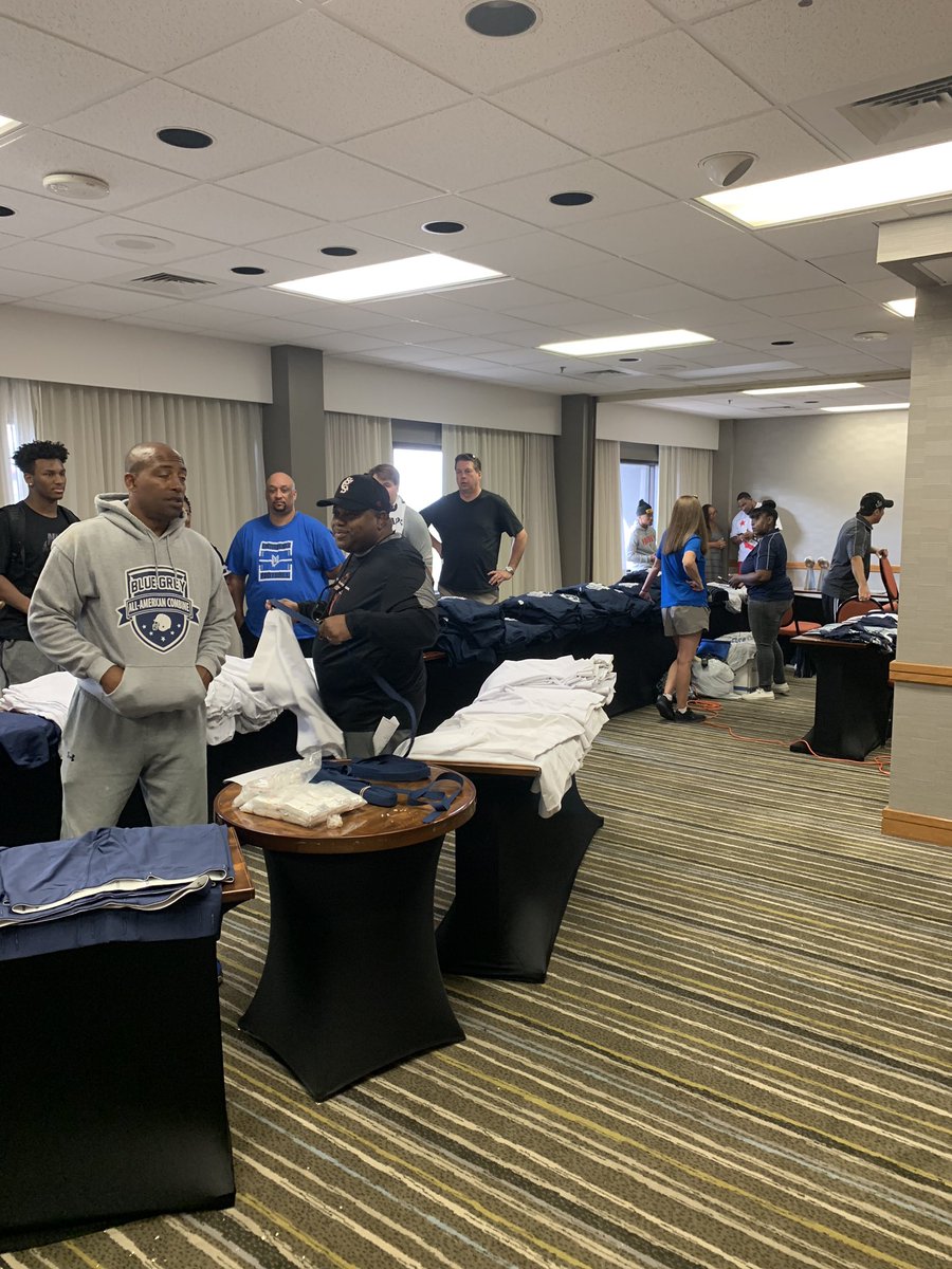 ClarkSports's tweet photo. It’s registration day here in Tampa! Come grab your gear and your media package in the conference room at the Double Tree by Hilton 🤘🏼 https://t.co/yDp7Ps5JhI