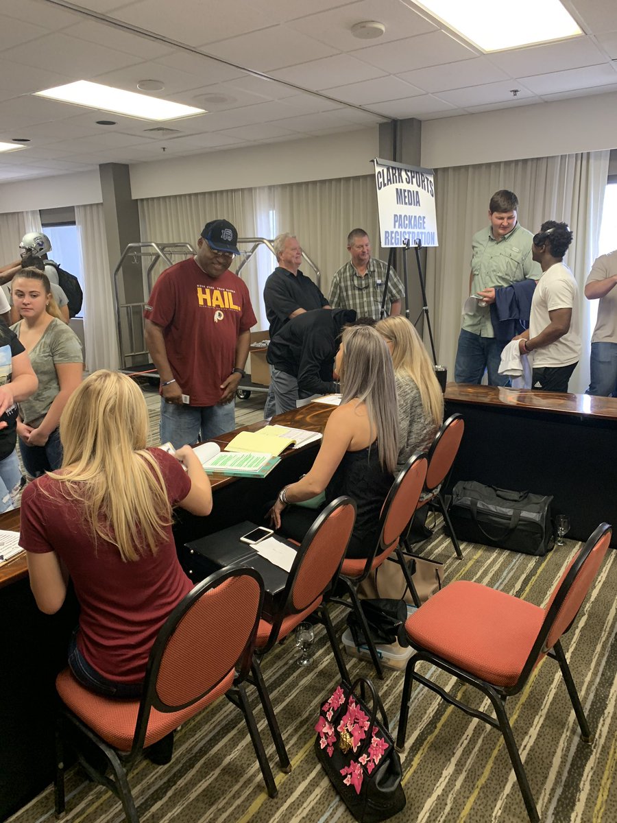 ClarkSports's tweet photo. It’s registration day here in Tampa! Come grab your gear and your media package in the conference room at the Double Tree by Hilton 🤘🏼 https://t.co/yDp7Ps5JhI