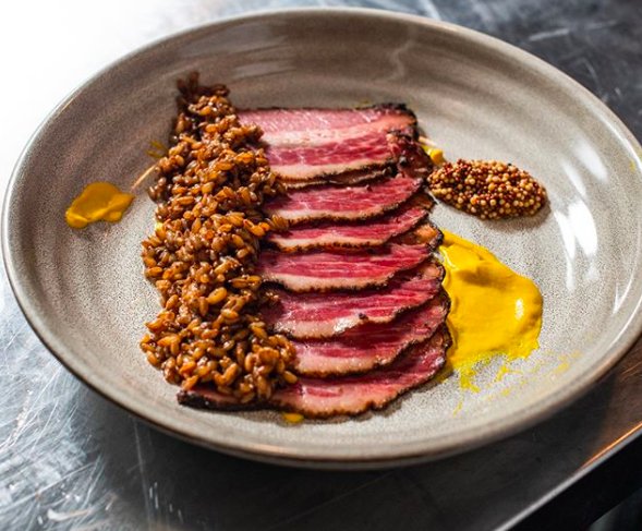 WalkingMatters's tweet photo. A gorgeous dish served on @steeliteusa's Potter's Collection bowl by Robert Gordon. Food prepared by chef Ryan Lachaine at Riel, Houston!
#TabletopMatters
#catering #tableware #tabletop #porcelain #RoberGordon
Photography by @dennyculbert
@rielhouston @Rlachaine https://t.co/8WFR7RiLRK